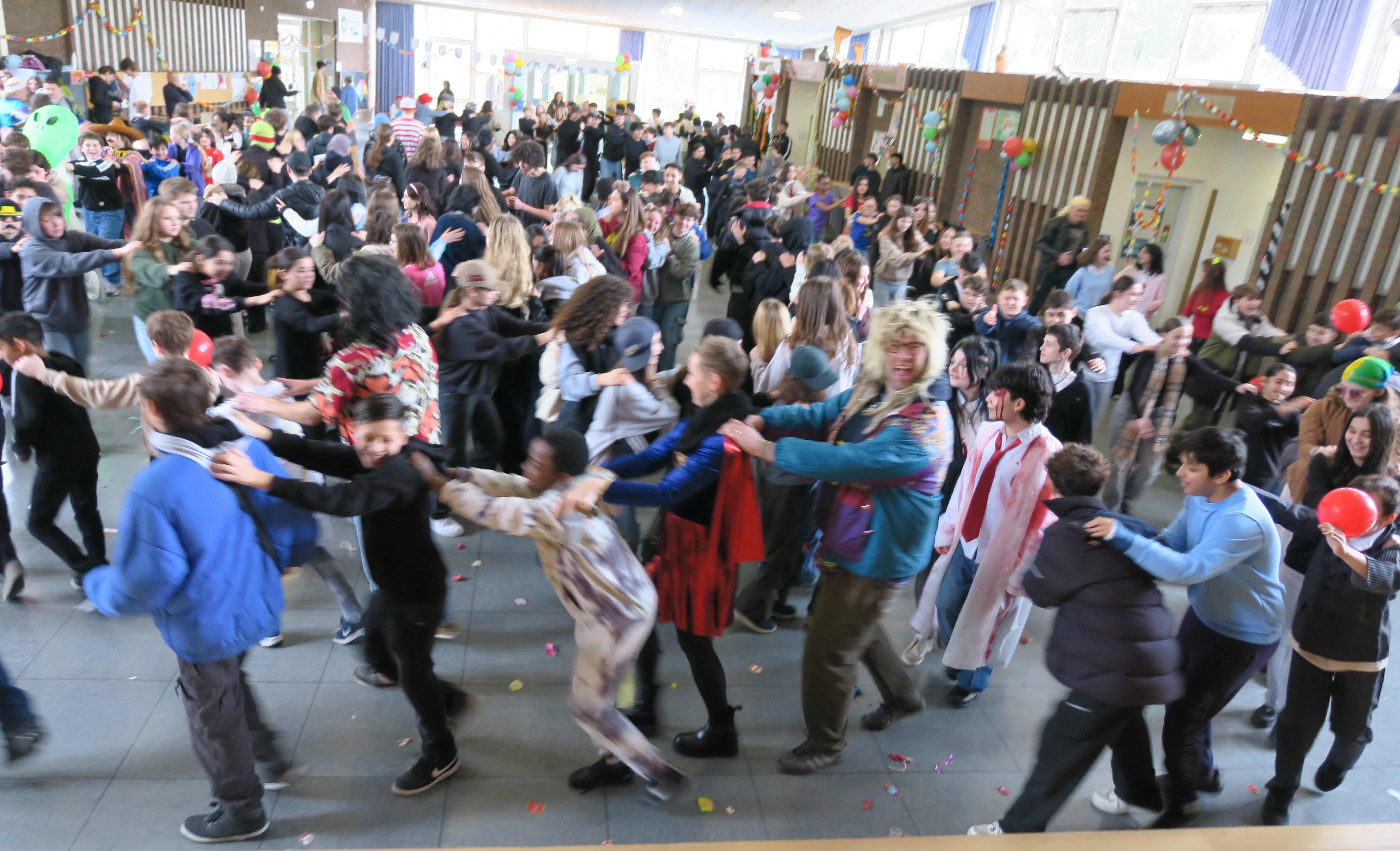 IMG_3357-2 Gustav Walle Schule – Fasching in der Aula